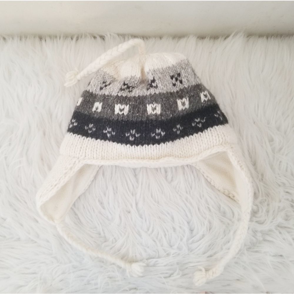 Casa De La Lana Child's wool hat. Wool blend